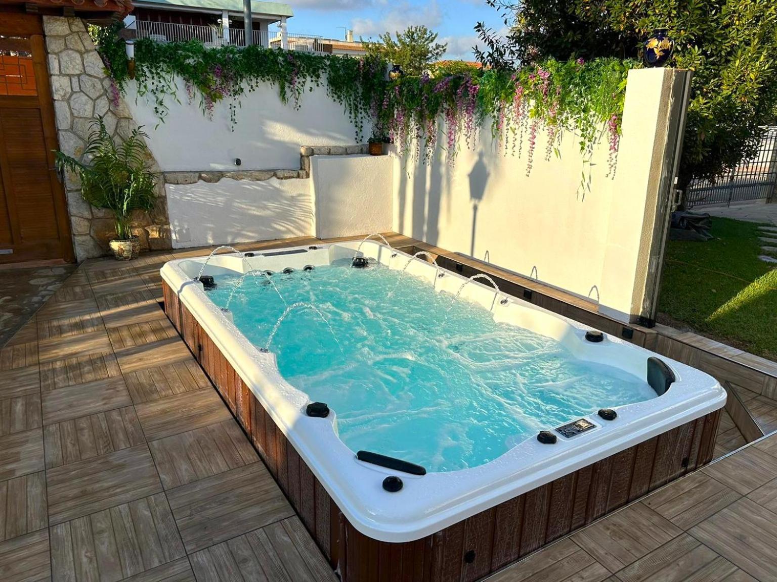 Villa Sitges El Ranch Amaizing Outdoor Areas Beaches At 5 Minutes Walk Sitges At 15 Min Drive Ac Pool Jacuzzi & Garden Xxl Calafell Exteriér fotografie